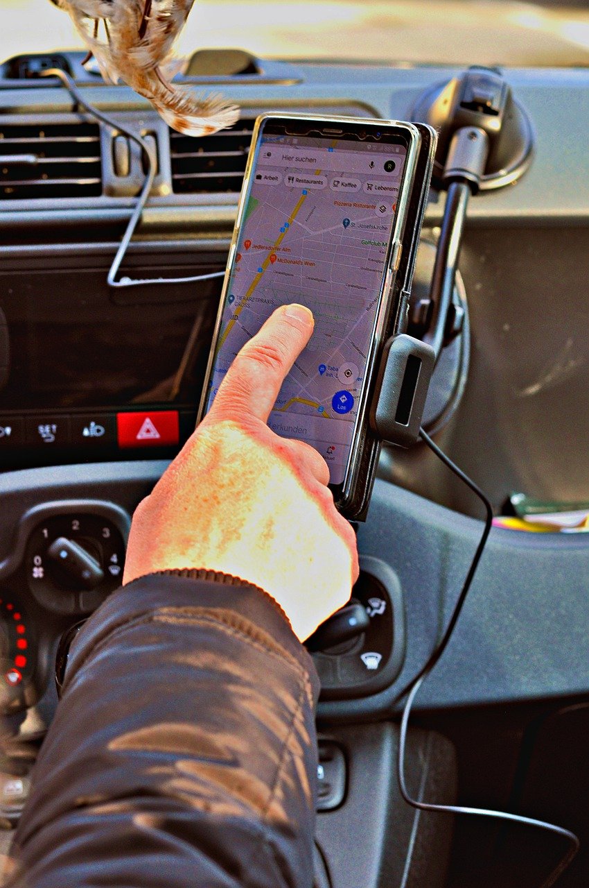 Hand im Auto